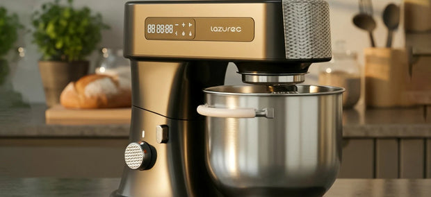 Lazurec Bakara Mix ONE Küchenmaschine auf der Arbeitsplatte beim Zubereiten von Teig