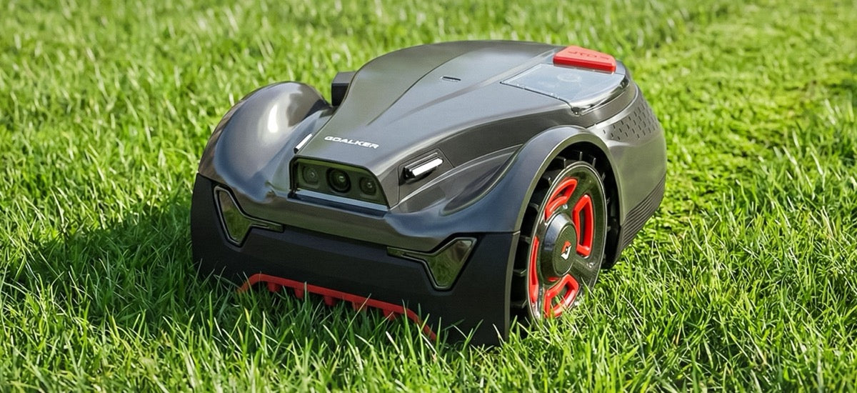 Goalker H3 Pro – Mähroboter ohne Begrenzungskabel auf gepflegtem grünen Rasen im Garten – NIVAROQ Ratgeber